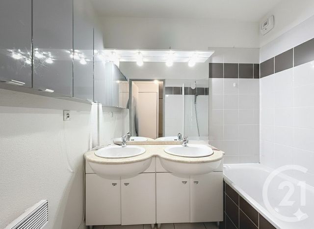 Afficher la photo en grand Appartement F4 à vendre - 4 pièces - 74.33 m2 - NANCY - 54 - LORRAINE - Century 21 Libération