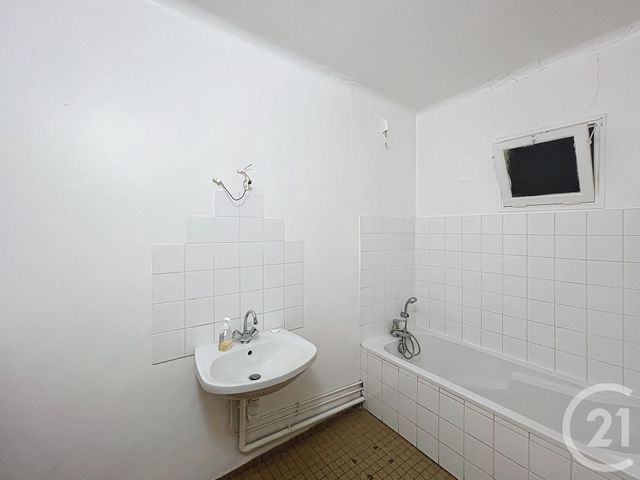 Afficher la photo en grand Appartement F4 à vendre - 4 pièces - 99.88 m2 - NANCY - 54 - LORRAINE - Century 21 Libération