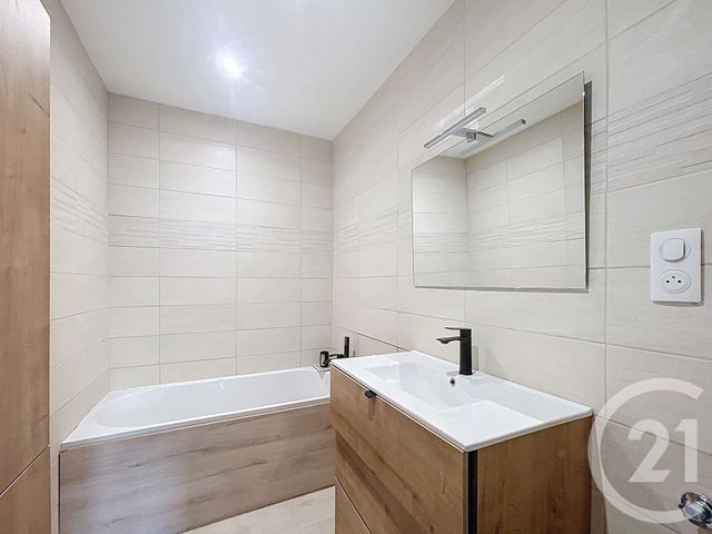 Appartement F2 à vendre - 2 pièces - 46.83 m2 - VANDOEUVRE LES NANCY - 54 - LORRAINE - Century 21 Libération